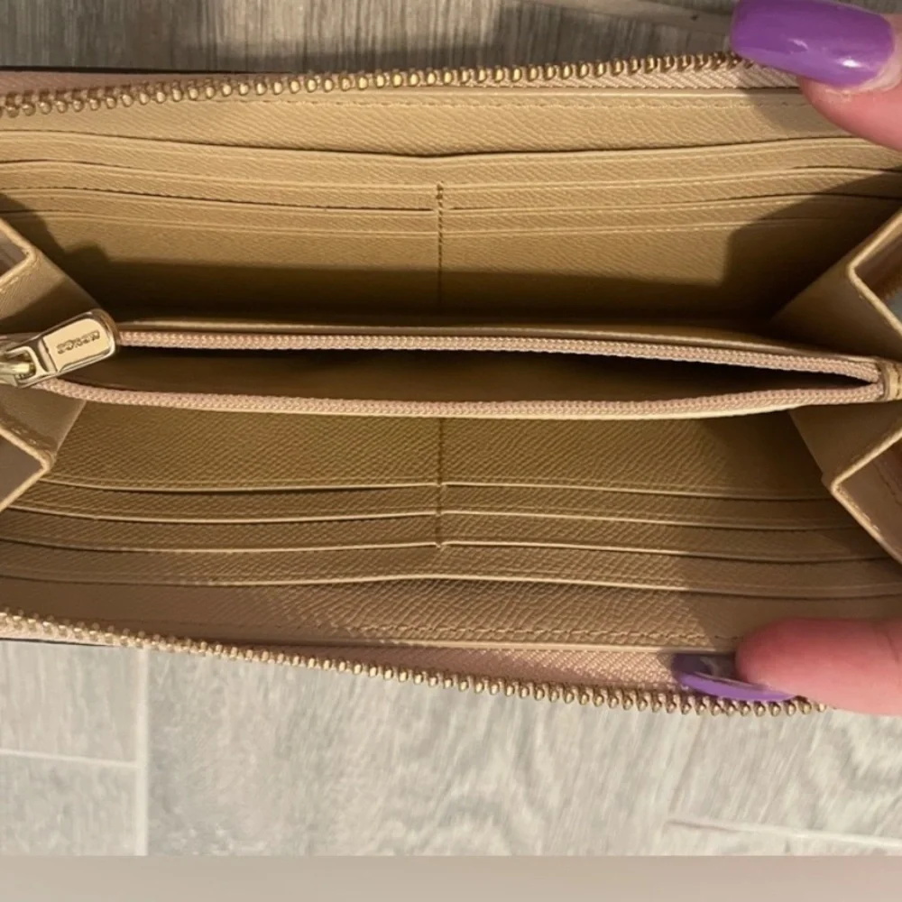Coach Wallet - Picture 3 of 4